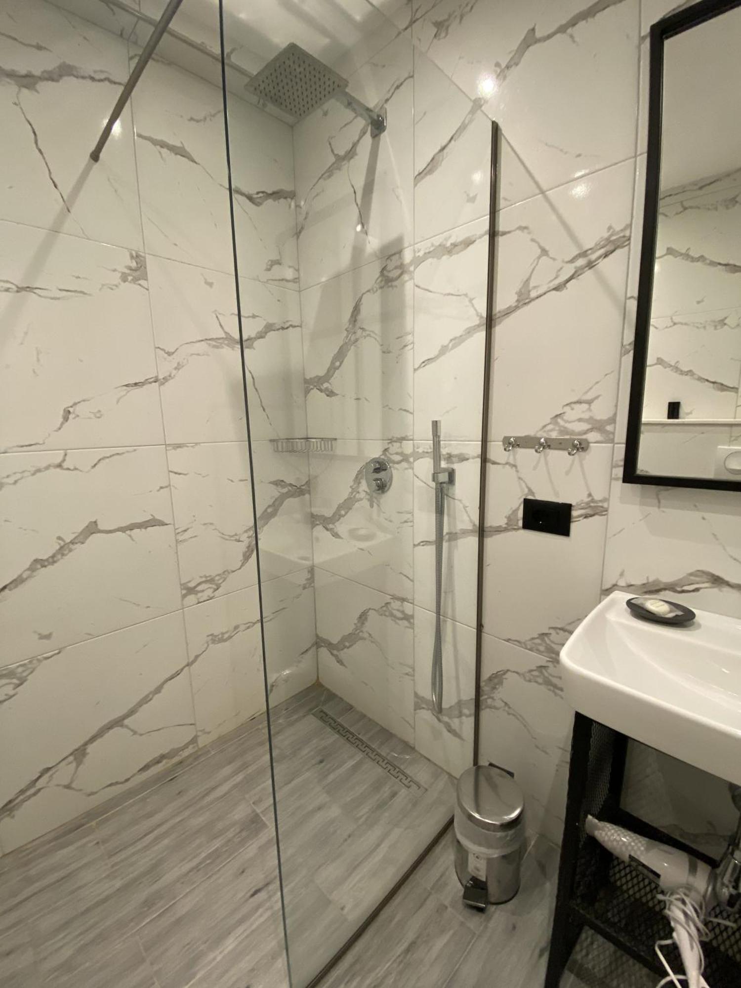 Peaky Hotel Дуррес Екстер'єр фото