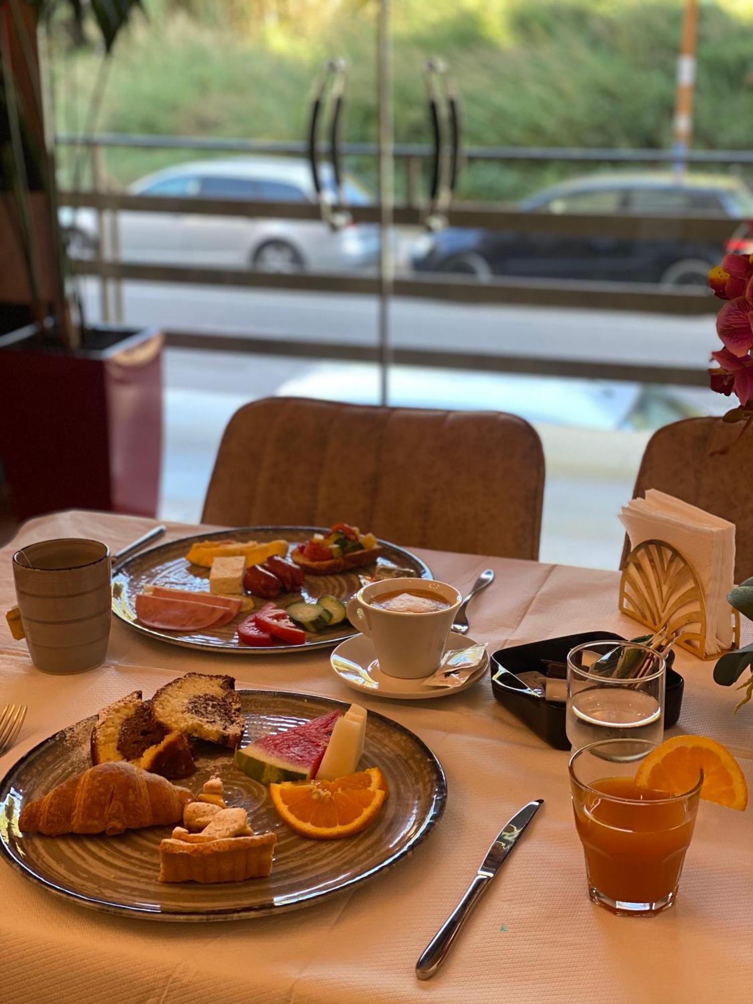 Peaky Hotel Дуррес Екстер'єр фото