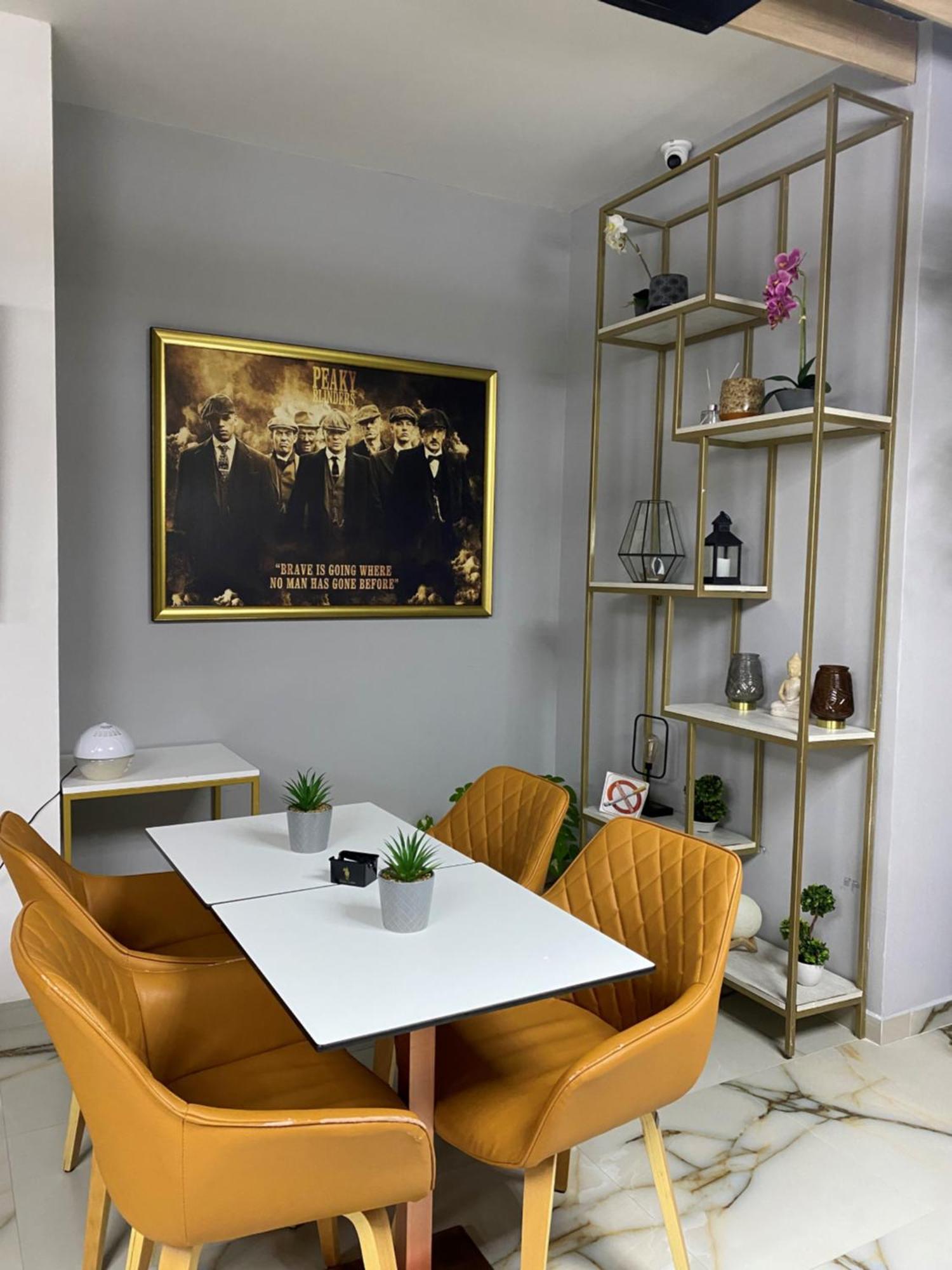 Peaky Hotel Дуррес Екстер'єр фото