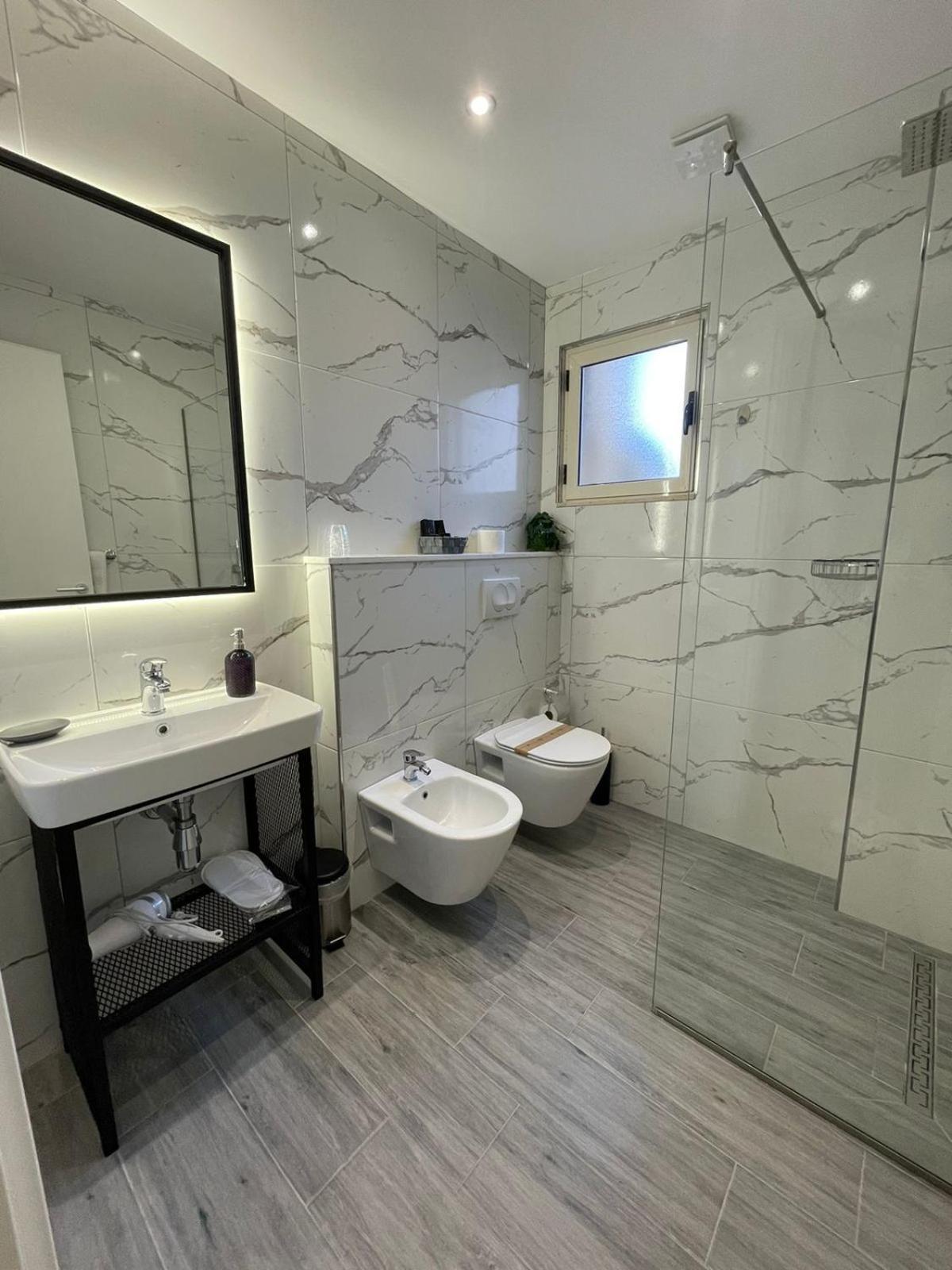 Peaky Hotel Дуррес Екстер'єр фото