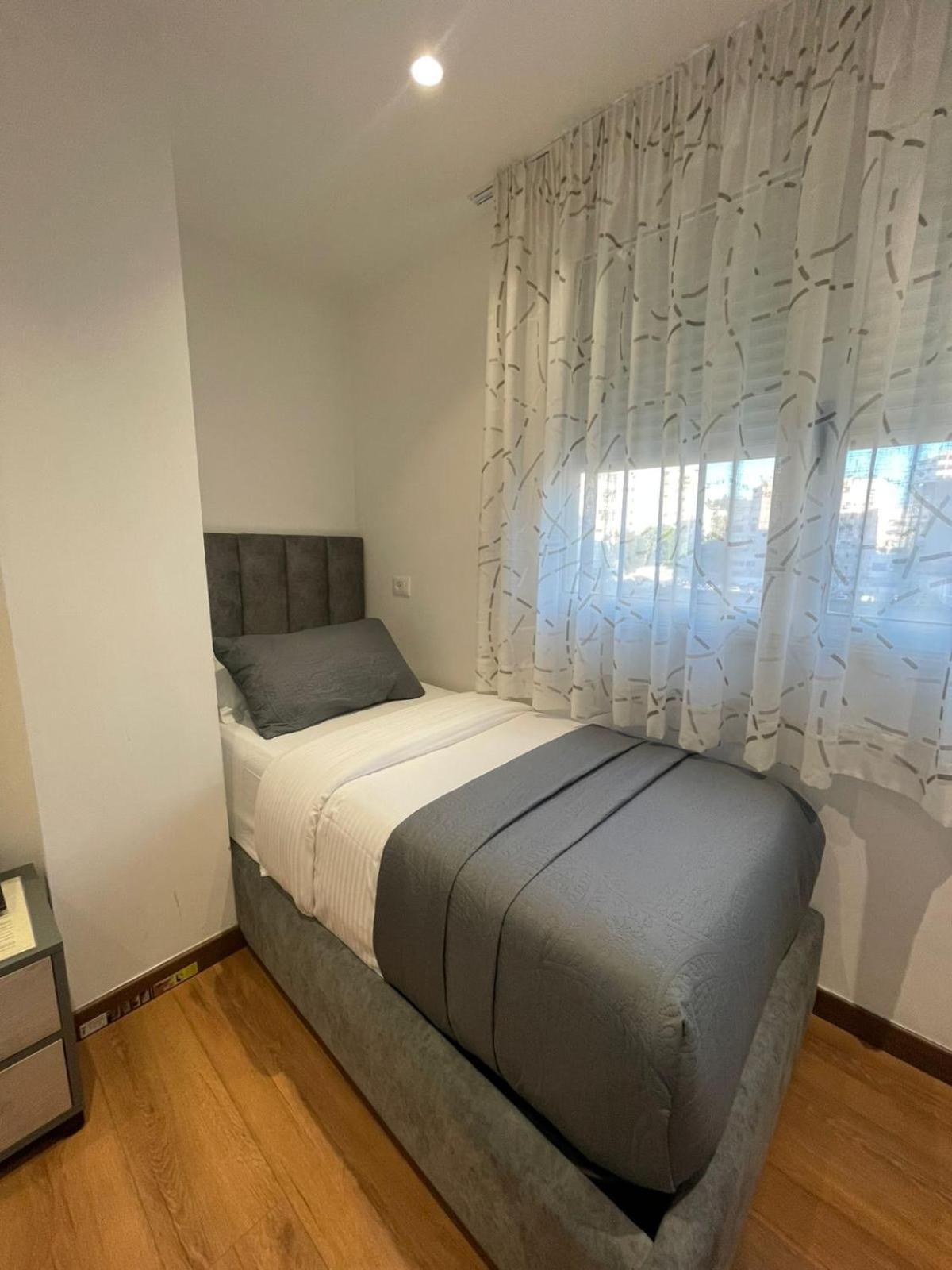 Peaky Hotel Дуррес Екстер'єр фото