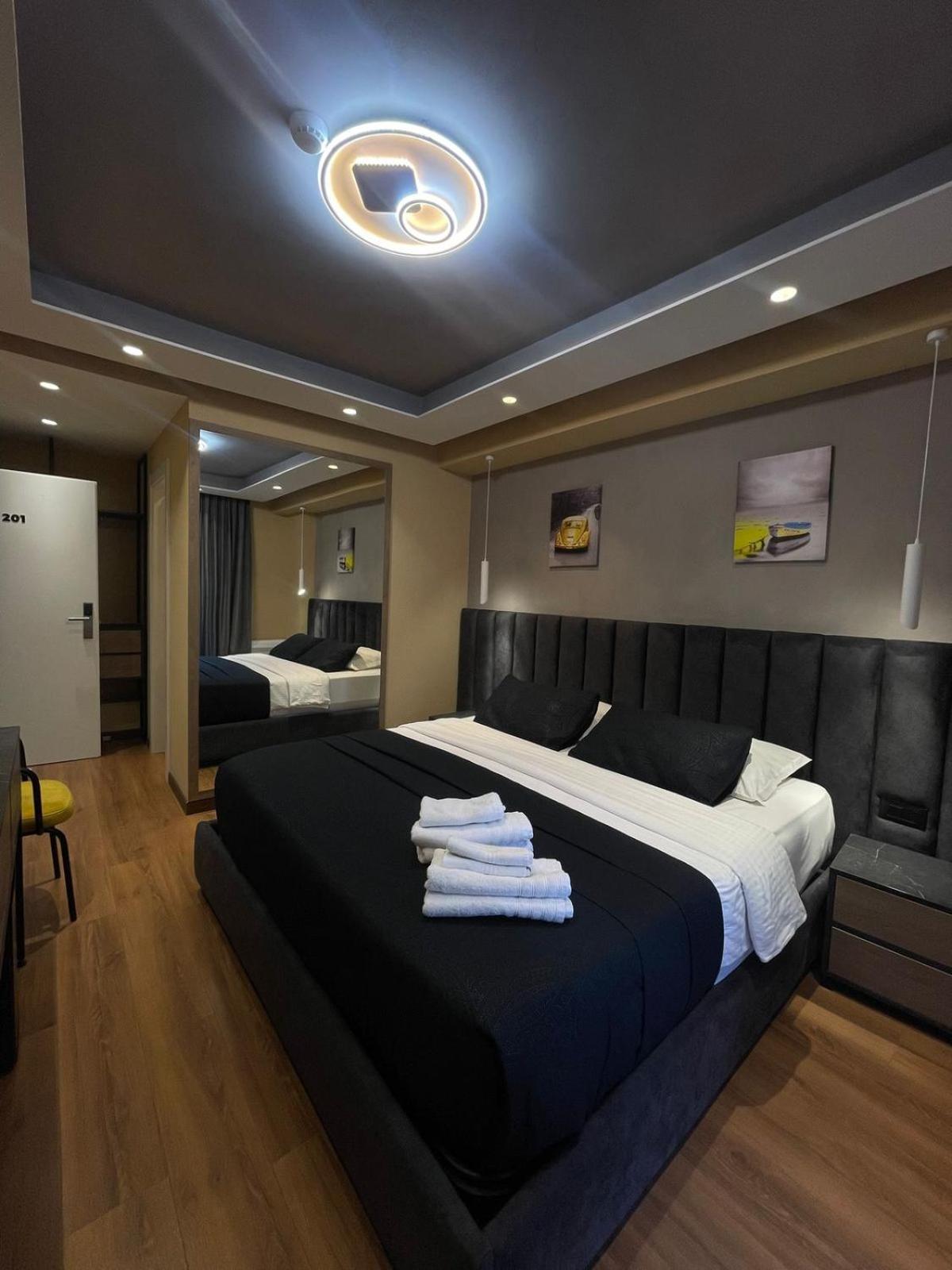 Peaky Hotel Дуррес Екстер'єр фото