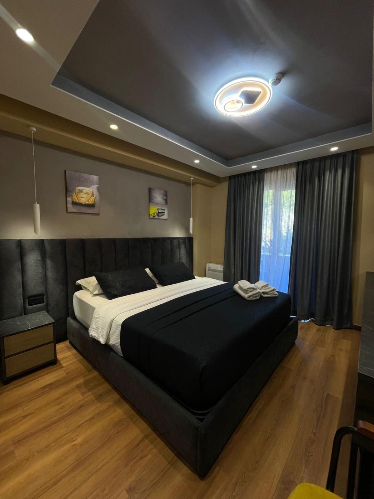 Peaky Hotel Дуррес Екстер'єр фото